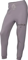 Spodnie rowerowe - Nike Sportswear Phoenix HM9757-226, polarowe spodnie treningowe z logo i średnim ściągaczem, dla kobiet, fioletowe - miniaturka - grafika 1