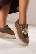 Półbuty damskie - Brązowe sneakersy damskie buty sportowe na beżowej platformie przy sznurówce złoty kwiat z kryształkiem Casu O-376 - miniaturka - grafika 1