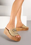 Klapki i japonki damskie - Ciemnobeżowe Klapki na Koturnie Ozdobione Napisem Delarienna - miniaturka - grafika 1