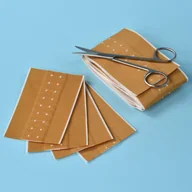 Apteczki i materiały opatrunkowe - Tkaninowy Plaster, Przylepiec z opatrunkiem 6cmx1m - miniaturka - grafika 1