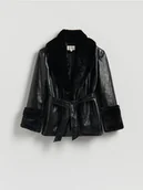 Kurtki damskie - Reserved - Kurtka z futrzanym kołnierzem - czarny - miniaturka - grafika 1