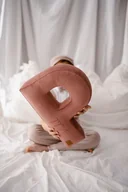 Kołdry i poduszki dla dzieci - Poduszka dekoracyjna litera, literka, inicjały z imieniem - kolor do wyboru - miniaturka - grafika 1