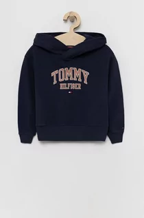 Bluzy damskie - Tommy Hilfiger Bluza bawełniana dziecięca kolor granatowy z kapturem z nadrukiem - grafika 1