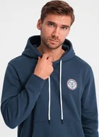 Bluzy męskie - Ombre Męska dresowa bluza kangurka z kapturem i naszywką w stylu college granatowa V2 OM-SSNZ-0144 XXL - miniaturka - grafika 1