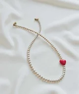 Naszyjniki - Naszyjnik z pereł hodowlanych z czerwonym serduszkiem ceramicznym - miniaturka - grafika 1