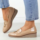 Półbuty damskie - Beżowe lakierowane półbuty damskie na koturnie Vinceza 58266 - miniaturka - grafika 1