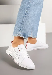 Białe Skórzane Tenisówki na Płaskiej Podeszwie ze Skórzaną Wkładką i Perforacją Ivelili - Trampki damskie - miniaturka - grafika 1