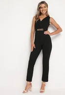 Kombinezony - Czarny Kopertowy Kombinezon Bodycon bez Rękawów z Ozdobnym Łańcuchem Yaelia - miniaturka - grafika 1