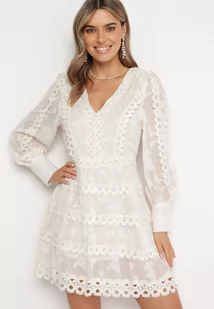 Jasnobeżowa Sukienka Mini o Luźnym Kroju z Trójkątnym Dekoltem i Ażurowym Zdobieniem Malachia - Sukienki - miniaturka - grafika 1
