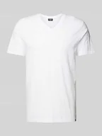 Koszulki męskie - T-shirt z dekoltem w serek - miniaturka - grafika 1