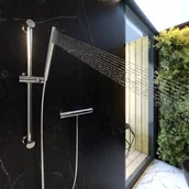 Zestawy prysznicowe - Zestaw natryskowy DELLA słuchawka prysznic drążek - miniaturka - grafika 1