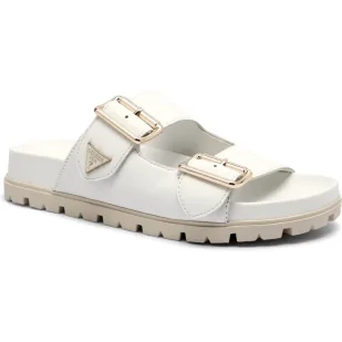 Guess Skórzane klapki FASTEN - Klapki i japonki damskie - miniaturka - grafika 1