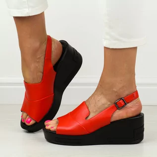 Sandały damskie - Czerwone sandały damskie na koturnie Vinceza 58296 - grafika 1