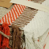 Koce - KOC pled 130x160 frędzle narzuta BOHO pasy rudy gruby ścieg - miniaturka - grafika 1