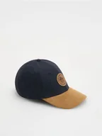 Czapki męskie - Reserved - Czapka baseball z naszywką - granatowy - miniaturka - grafika 1