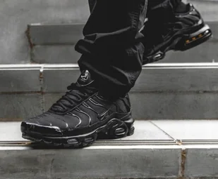 Buty Sportowe Męskie Nike Air Max Plus Tn Triple Black Czarne 604133-050 43 - Buty sportowe męskie - miniaturka - grafika 1