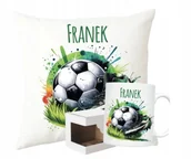 Gadżety dla niej i dla niego - ZESTAW PODUSZKA + KUBEK Prezent PIŁKA NOŻNA FOOTBALL BOISKO + IMIĘ 6 - miniaturka - grafika 1