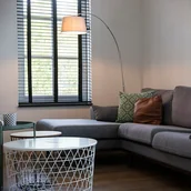 Lampy stojące - Nowoczesna stalowa lampa łukowa z abażurem z białej tkaniny Arc Basic - miniaturka - grafika 1