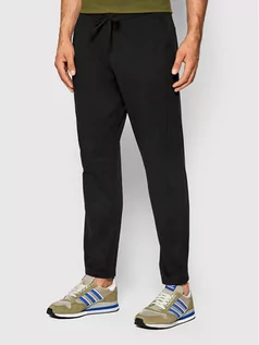 Spodnie sportowe męskie - Outhorn Spodnie dresowe SPMD607 Czarny Regular Fit - grafika 1