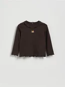 Bluzki dla niemowląt - Reserved - Koszulka z falbanką przy dekolcie - ciemnobrązowy - miniaturka - grafika 1