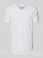 Koszulki męskie - T-shirt z dekoltem w serek model ‘BENNE’ - miniaturka - grafika 1