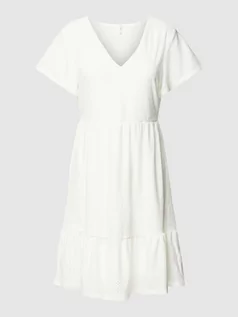 Sukienki - Sukienka o długości do kolan z haftem angielskim model ‘SANDRA’ - grafika 1