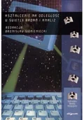 Biznes - Kształcenie na odległość w świetle badań i analiz - miniaturka - grafika 1
