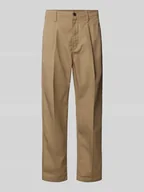 Spodnie męskie - Chinosy o kroju relaxed tapered fit z zakładkami w pasie - miniaturka - grafika 1