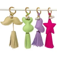 Breloczki dla dzieci - Brelok Zawieszka Z Chwostem I Koralikami Outlet - miniaturka - grafika 1