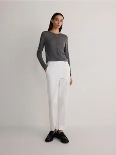 Reserved - Spodnie cygaretki w kant - biały - Spodnie damskie - miniaturka - grafika 1