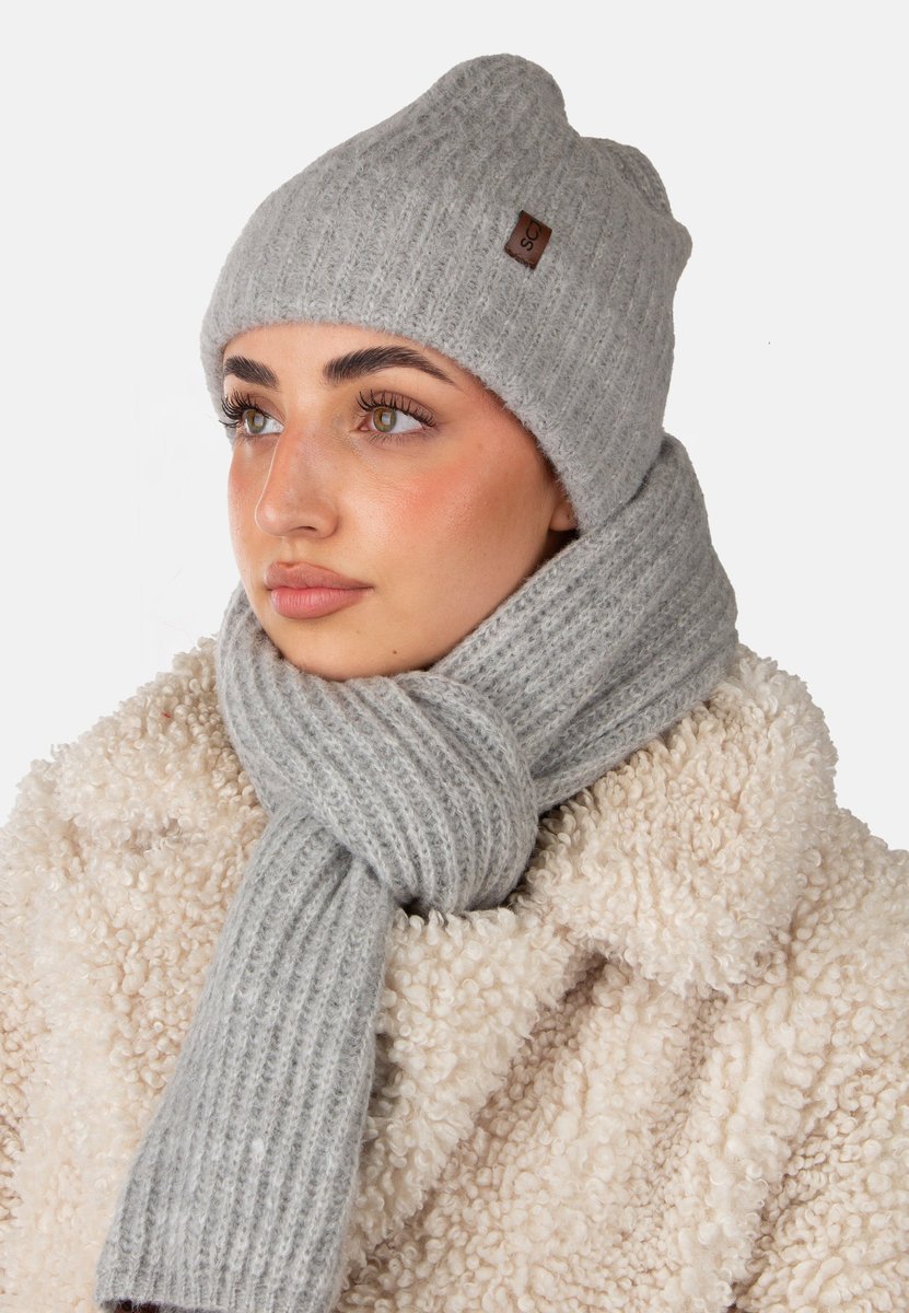 Komplet Damski Czapka Szalik Zimowy Ciepły Polskiej Produkcji 501 -03