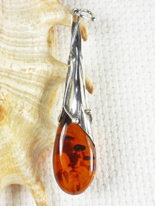 Wisiorek srebrny z bursztynem, handmade 611-28
