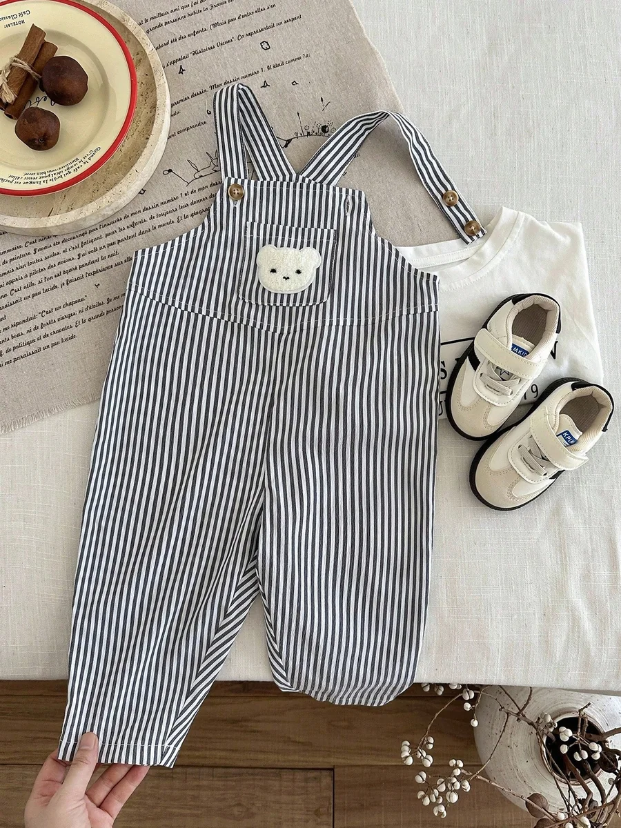 SHEIN DZIECIĘCY KOMBINEZON W PASKI Z NASZYWKĄ MISIA NA LATO 92-98CM 1MA