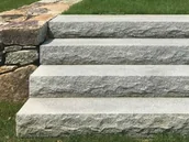 Kostki brukowe i krawężniki - Bloki kamienne schodowe 130x35x15 - miniaturka - grafika 1