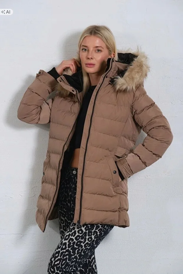 PŁASZCZ PIKOWANY Z KAPTUREM I FUTERKIEM W STYLU CASUAL M 5IA