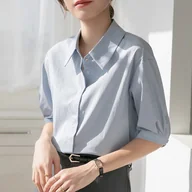 Koszule damskie - Koszula damska o klasycznym kroju z rękawem do łokcia - Niebieski - miniaturka - grafika 1