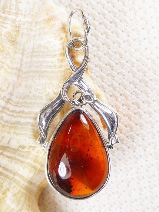 Wisiorek srebrny z bursztynem 6330-7