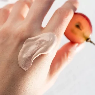 Korres rozświetlający krem ochronny do twarzy RED GRAPE Sheer Glow Daily Sunscreen Face Cream SPF50 - Balsamy i kremy do opalania - miniaturka - grafika 4
