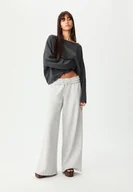 Swetry damskie - Stradivarius Sweter crop dekolt łódka Ciemnoszary M - miniaturka - grafika 1