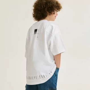 Koszulki dla chłopców - Reserved - T-shirt oversize z nadrukiem - Biały - grafika 1