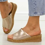 Klapki i japonki damskie - Złote klapki damskie na koturnie Sergio Leone kl191 - miniaturka - grafika 1