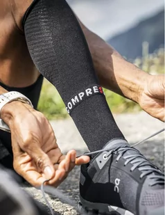 COMPRESSPORT Skarpety kompresyjne FULL SOCKS WINTER RUN red/black - Skarpetki sportowe męskie - miniaturka - grafika 2