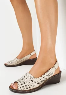 Sandały damskie - Beżowe Skórzane Sandały na Niskim Koturnie z Ażurową Cholewką Emelna - grafika 1