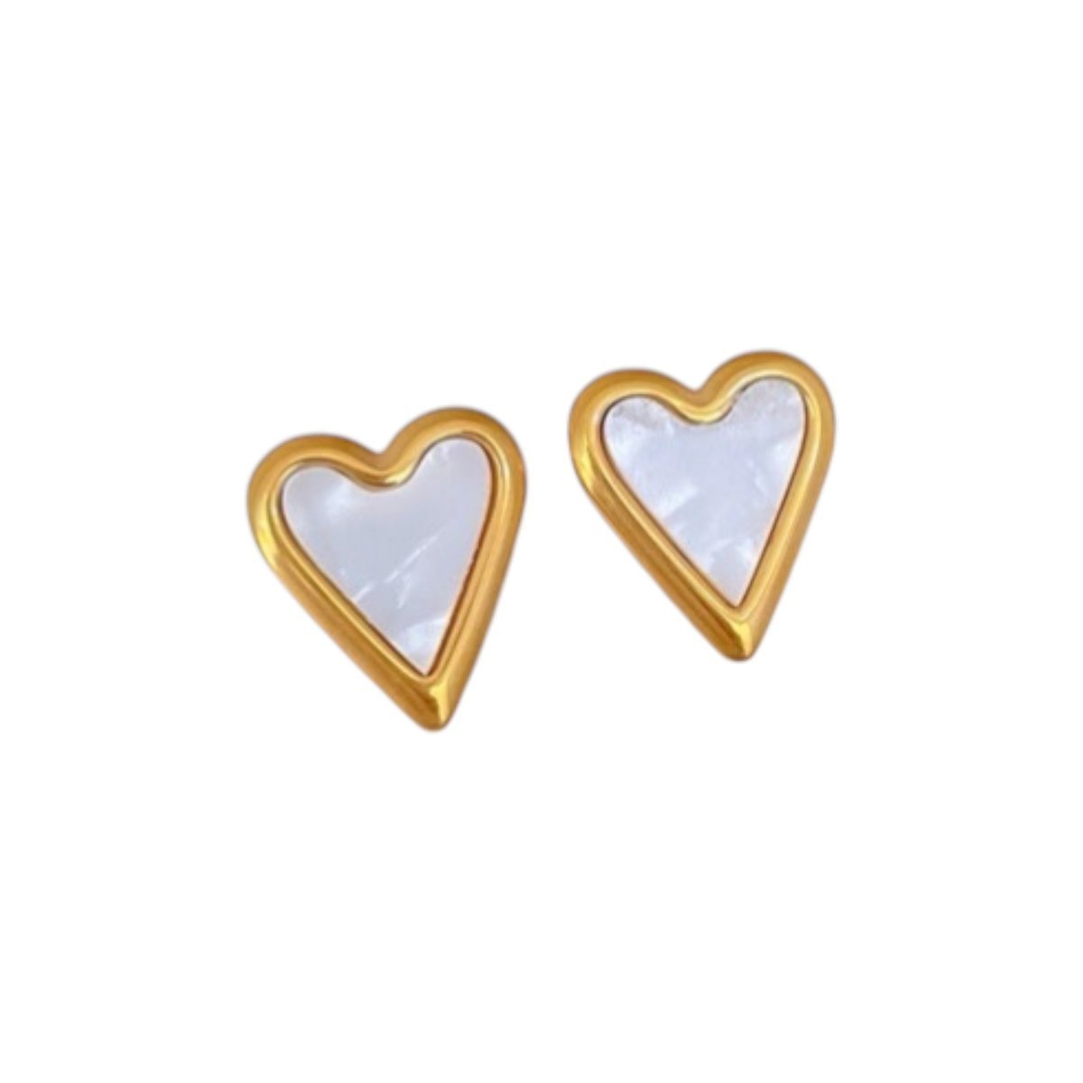 Pozłacane kolczyki w kształcie serca z perłowym wnętrzem