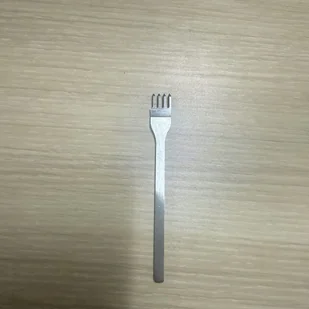 TEMU Narzędzie do przebijania skóry ze stali nierdzewnej, wielokrotny model ręcznie wykonany skośny i płaski krawędź do skórzanego rzemiosła, DIY - Rękodzieło - miniaturka - grafika 1