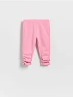 Spodnie i spodenki dla dziewczynek - Reserved - Legginsy 3/4 z marszczeniem - różowy - miniaturka - grafika 1