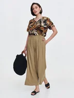 Spodnie damskie - Wiskozowo-lniane spodnie w kolorze zielonym - miniaturka - grafika 1