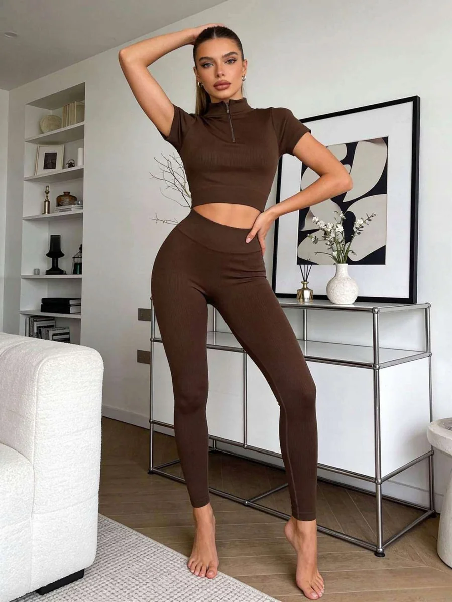 [r. S/M] Komplet sportowy damski top zip legginsy prążkowany czekoladowy
