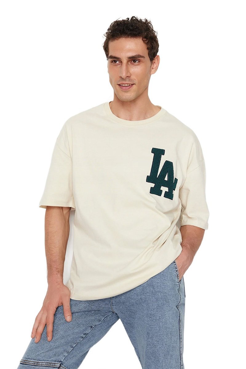 TRENDYOL MAN T-SHIRT MĘSKI BEŻOWY Z APLIKACJĄ LA OKRĄGŁY DEKOLT XS 5DA