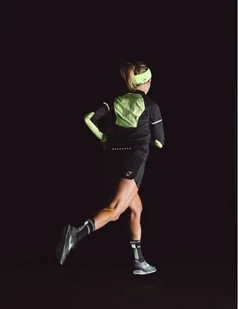 COMPRESSPORT Kurtka biegowa damska HURRICANE WINDPROOF JACKET FLASH black/fluo yellow - Kurtki i kamizelki sportowe damskie - miniaturka - grafika 7